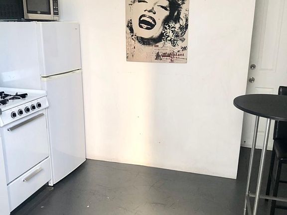 3rd image of 1639 Cabrillo Ave #304