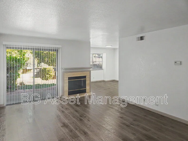 2 bed, 2.5 bath, 1513 sqft, $3,000 — Photo 2