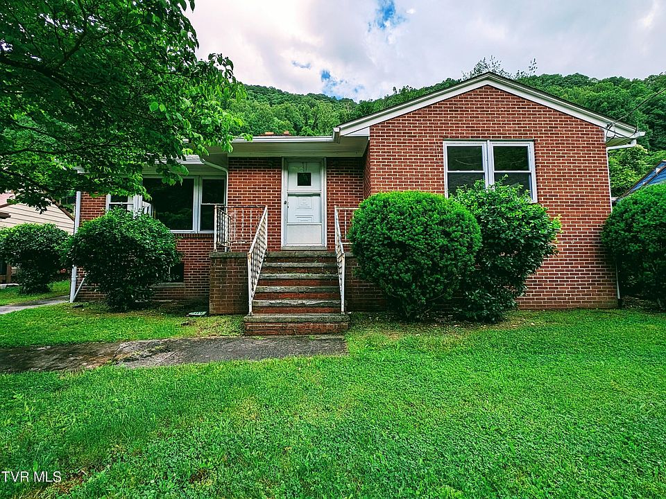 1st image of 1084 Russell Hill St
