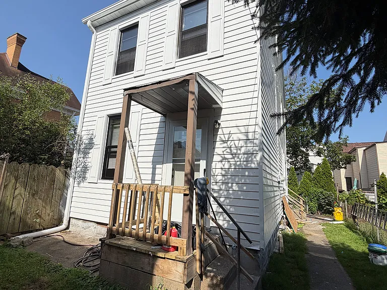 209 Rear 21 — Photo 27