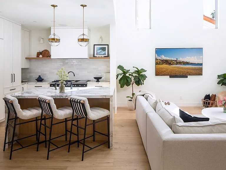 506 Goldenrod #B — Photo 4