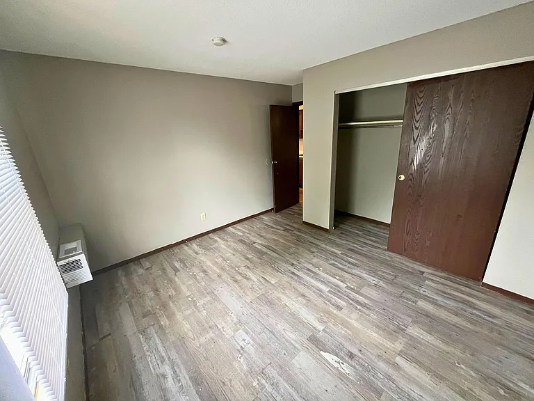 York Villa Apartments — Photo 22