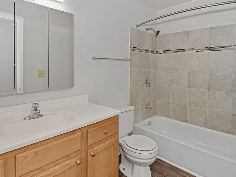 Poplar Terrace — Photo 11