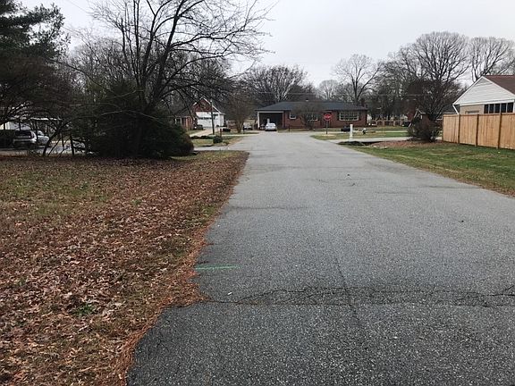 5th image of 4002 Annie Laurie Dr