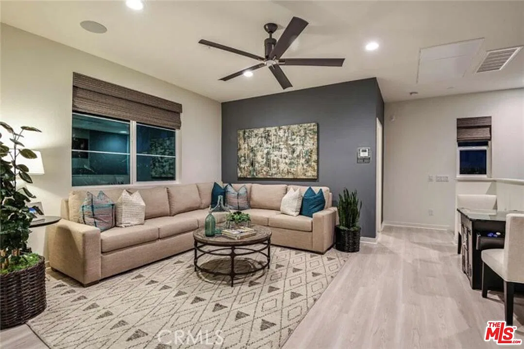 4 bed, 3.5 bath, 2150 sqft, $5,500 — Photo 2