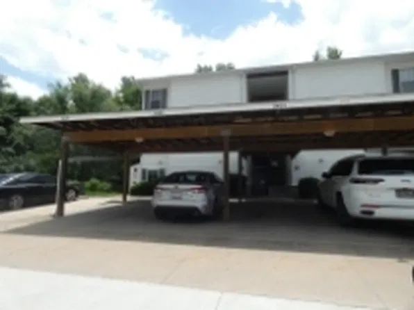 2483 NE 68th St, Gladstone, MO 64118