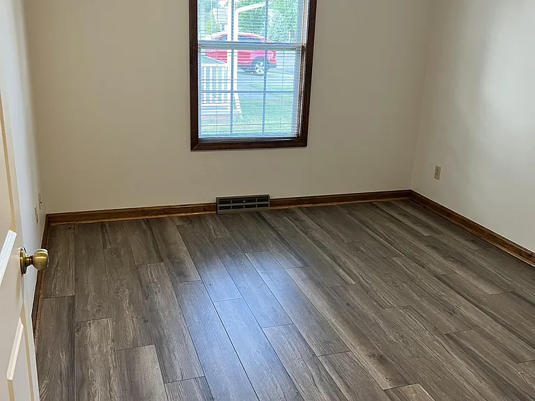 510 E Elm St #B-1 — Photo 2