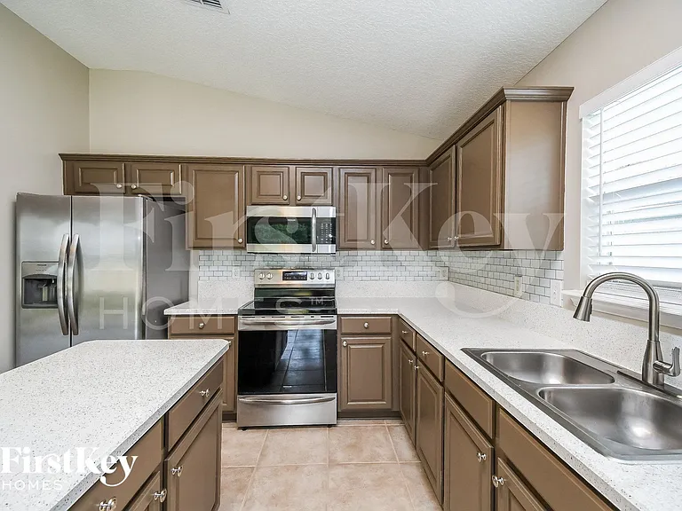 928 Bonaparte Landing Blvd E — Photo 7