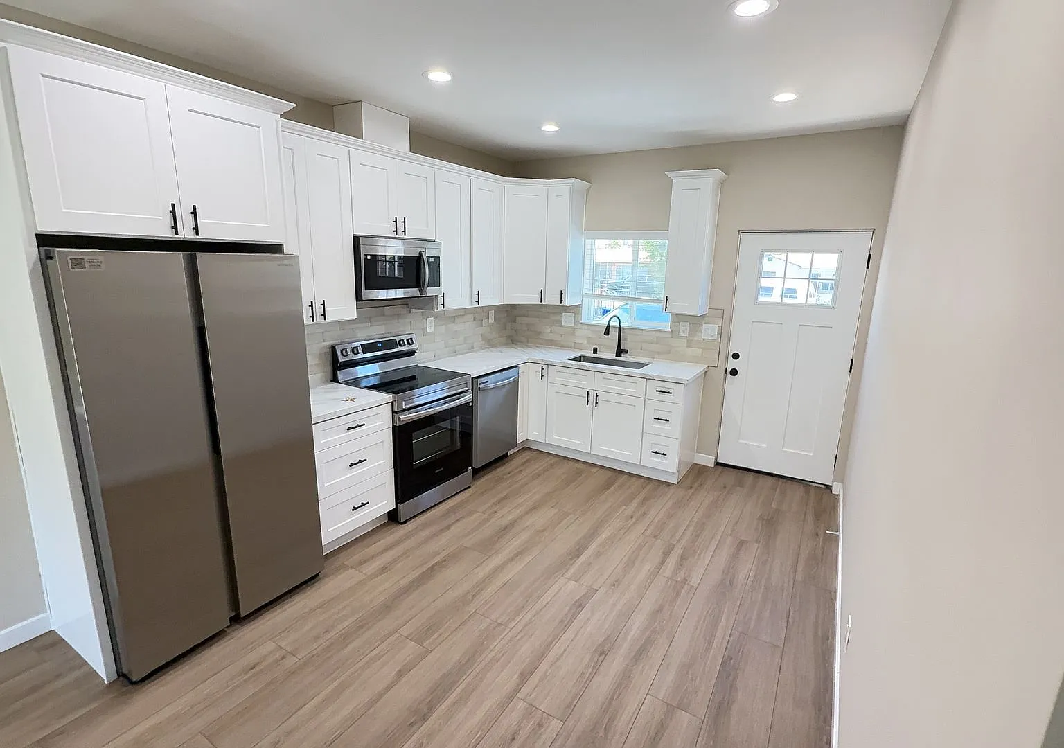 Built In 2024 - 4 bed 2 bath House — Photo 4