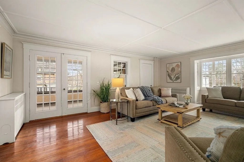 4 bed, 1.5 bath, 2100 sqft, $5,300 — Photo 3