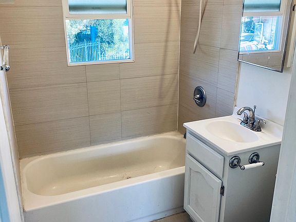 5th image of 5635 1/2 Ash St
