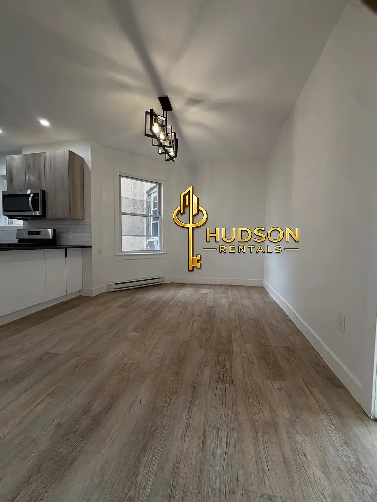 137 W 54th St — Photo 3