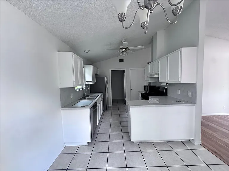 3709 Tom Green St #B — Photo 3