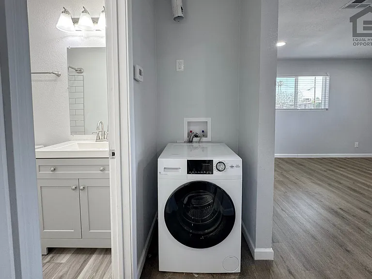 4933 E Willetta St — Photo 38
