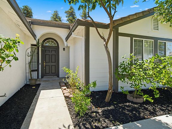 4th image of 774 Sugar Pine Dr