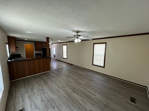 3rd image of 3913 Weston St