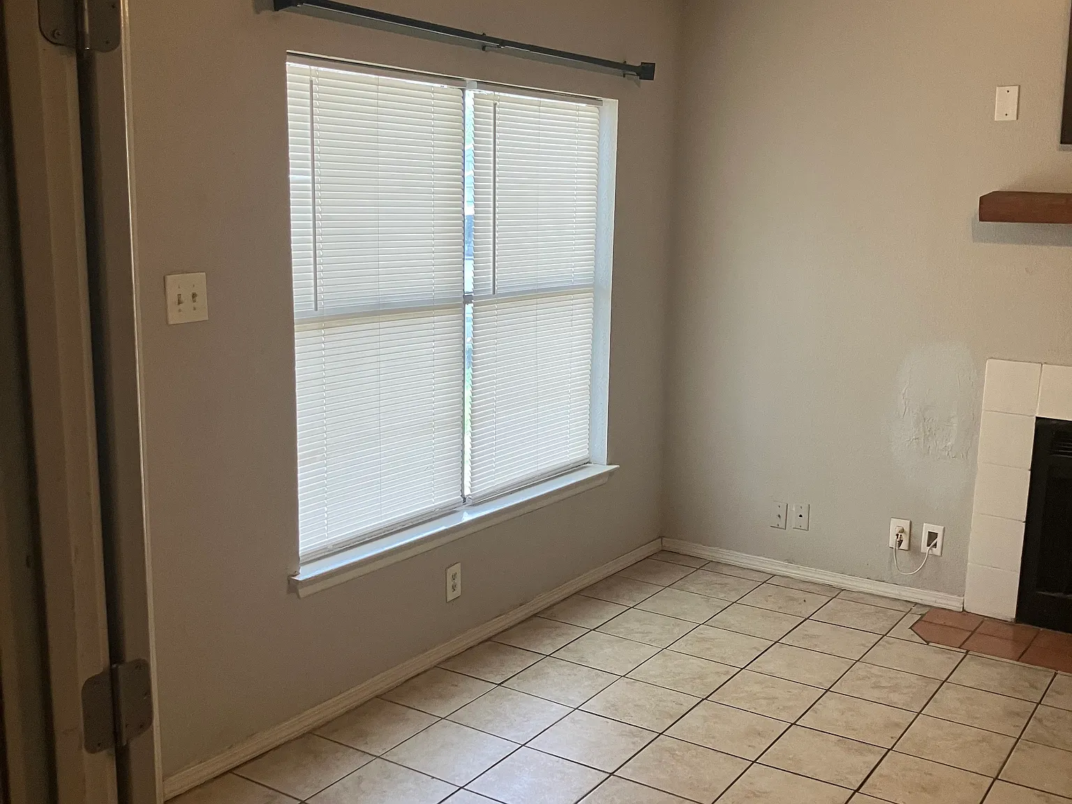 3 bed, 1000 sqft, $1,300 — Photo 4