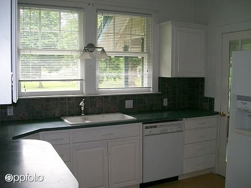 4th image of 836 Newell St