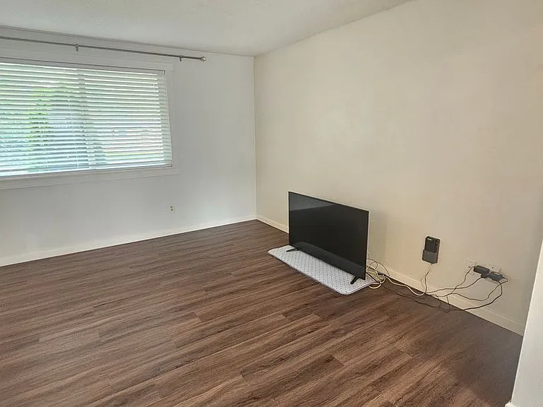 3906 W Albion St — Photo 5