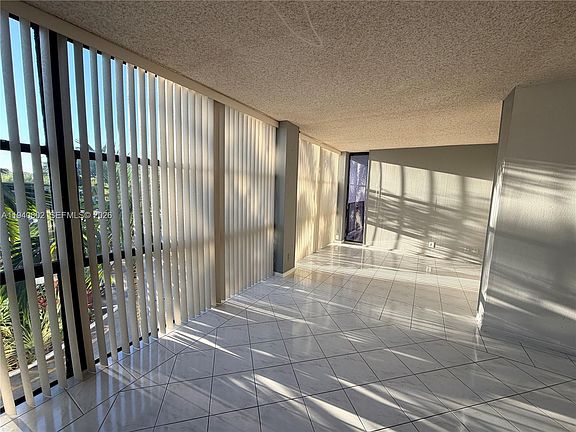 4th image of 800 Parkview Dr APT 303
