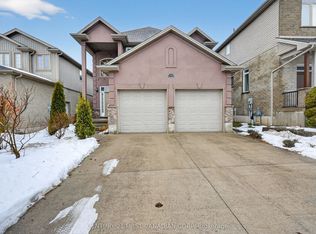 1310 Oakcrossing Rd, London, ON N6H 0C1