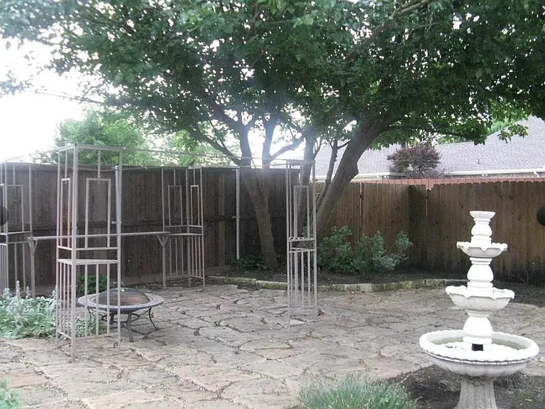 10079 Cambridge Dr — Photo 7