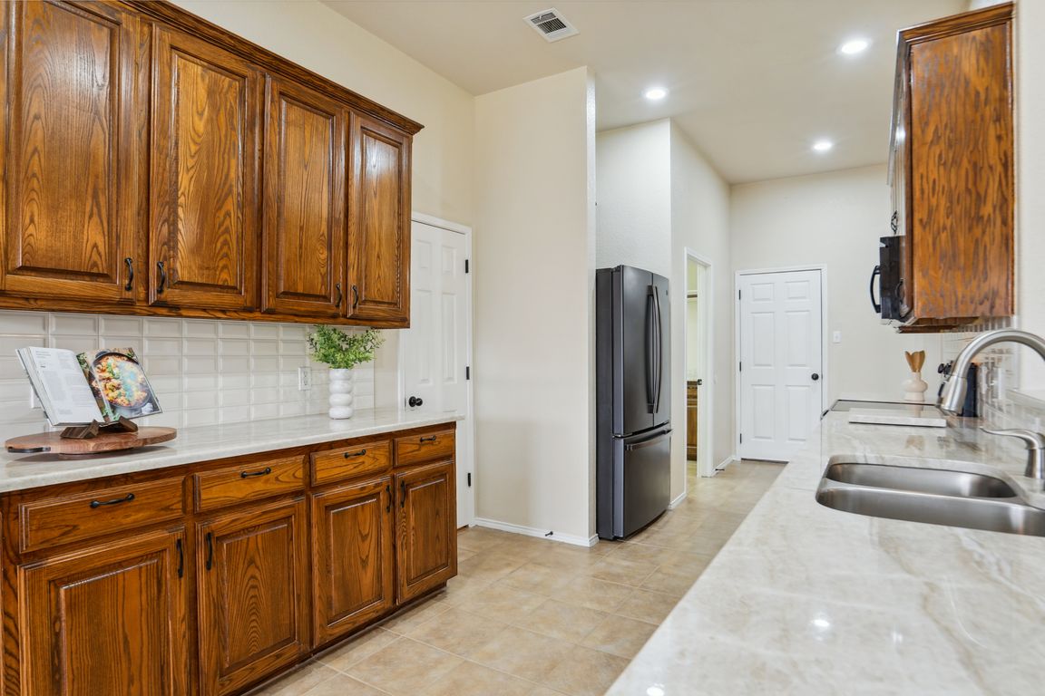 W Sheila Cir-1206-015.jpg