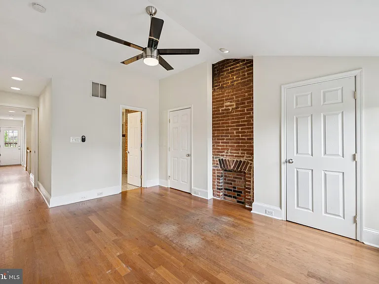 1814 E Pratt St — Photo 24