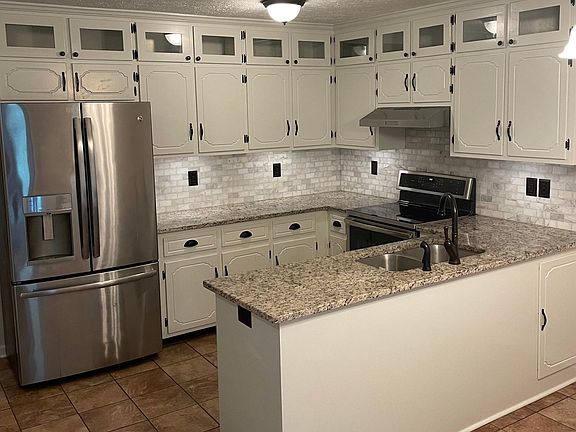 4th image of 2203 Ladd Dr