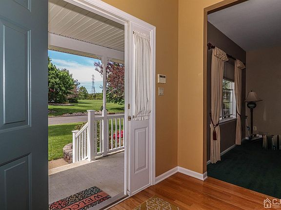3rd image of 30 Zeller Dr