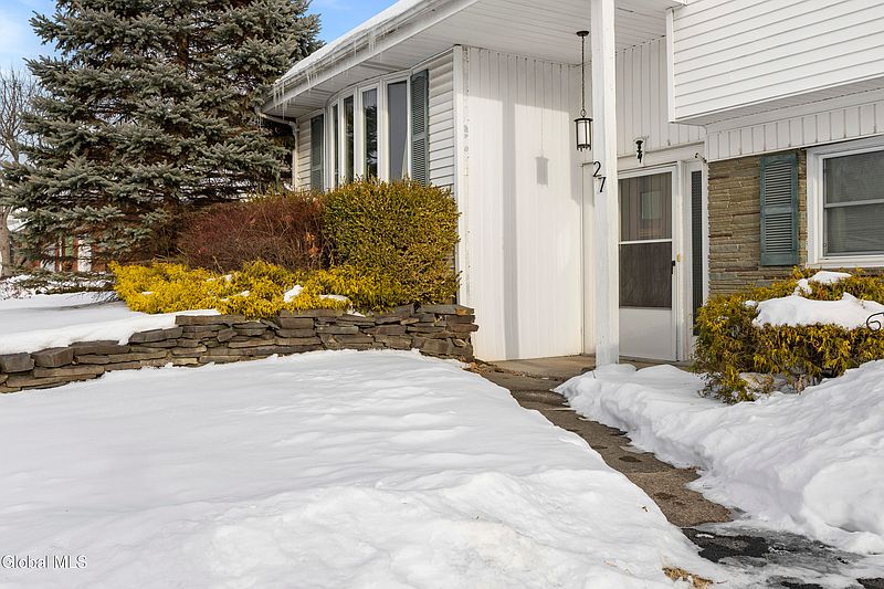 4th image of 27 Davis Avenue