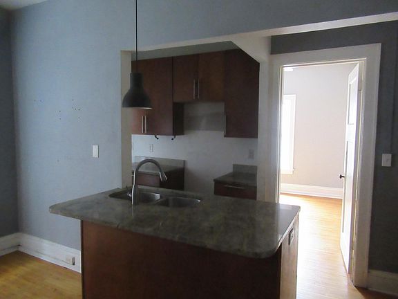 3rd image of 2881 Irving Ave S Unit 106