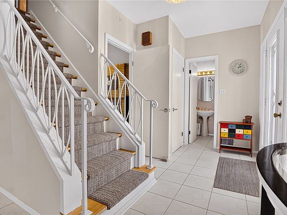4th image of 405 Maplevale Dr