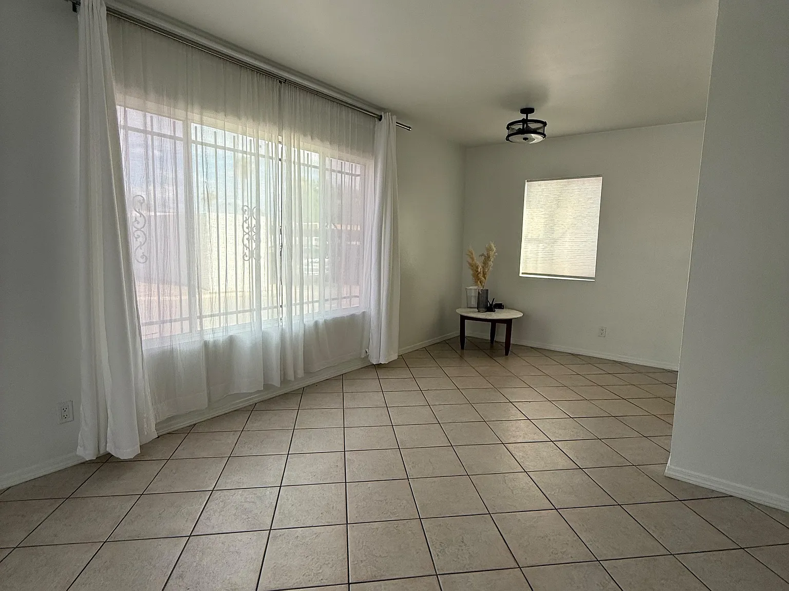 600 E River Rd — Photo 2