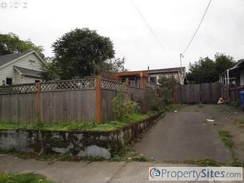 2nd image of 1010 N Stafford St