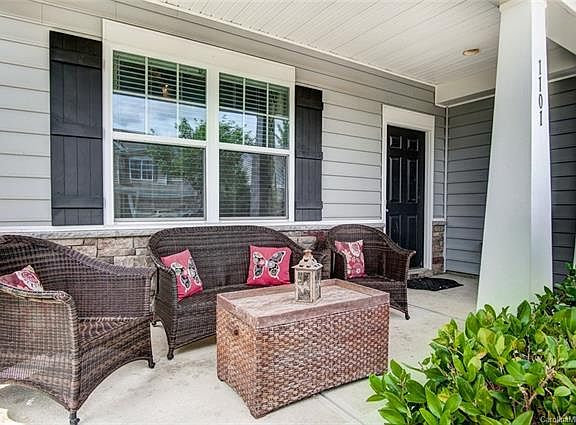 3rd image of 1101 Wainscott Dr