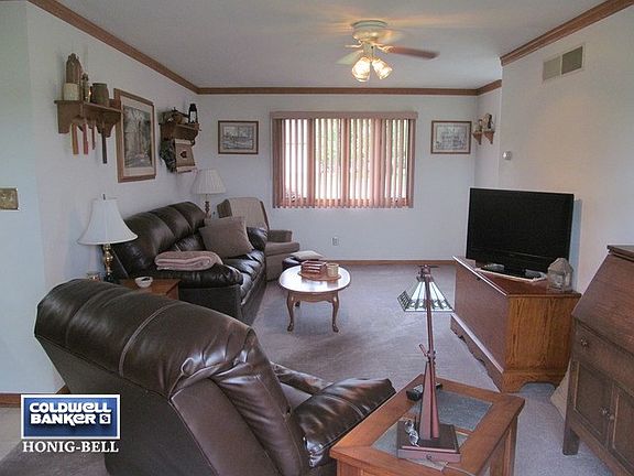4th image of 100 Karen Dr #A