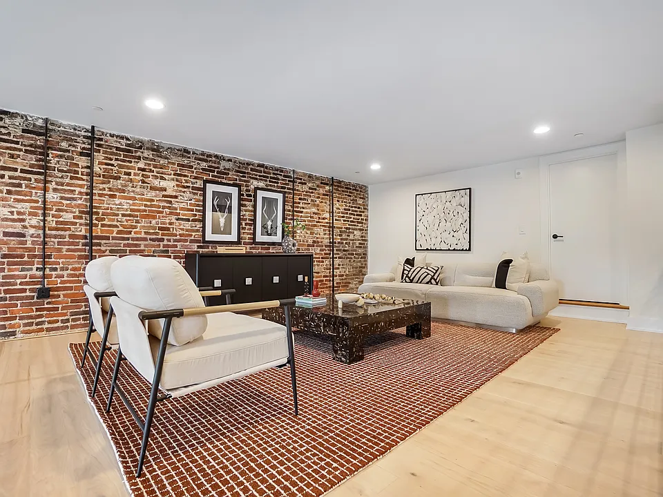 34 Salem St #201