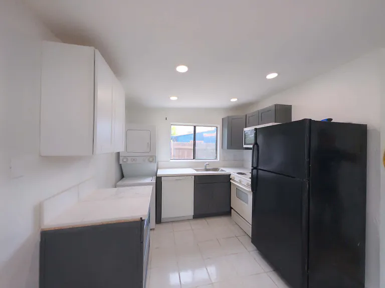 2435 N Edith Blvd #2 — Photo 2