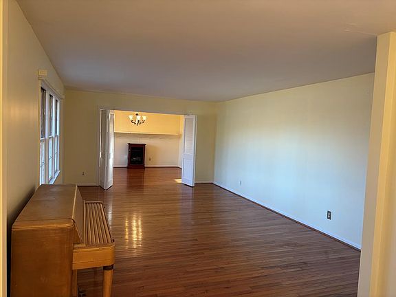 3rd image of 240 Old Blackshear Rd