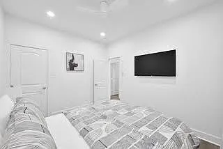 211 S 5th St #B — Photo 11