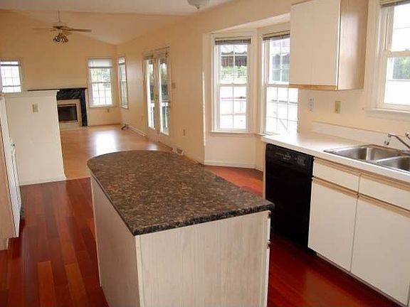 Eat-In Kitchen