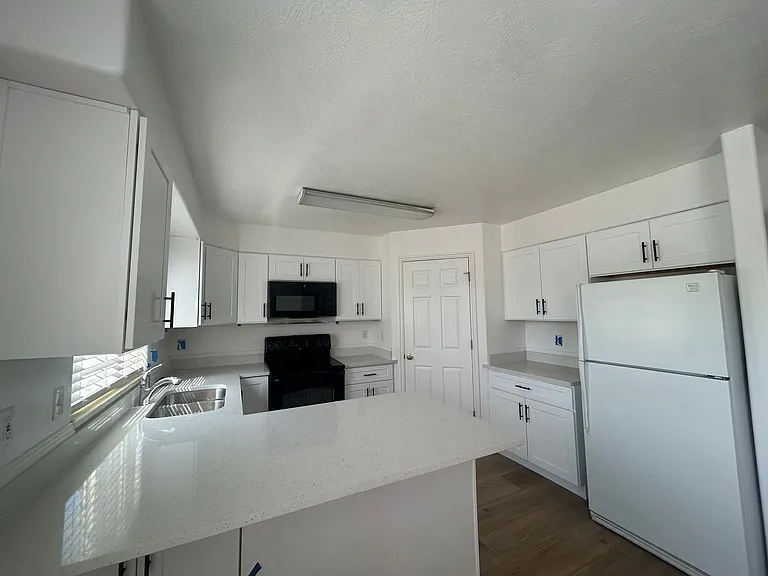 182 N 50 E — Photo 3