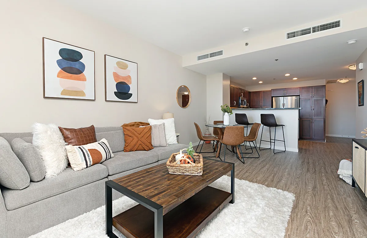 2 bed, 1090 sqft, $5,600 — Photo 3