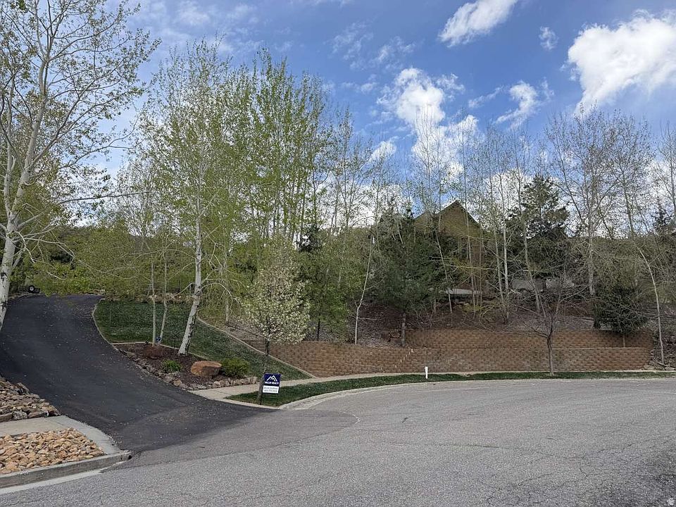 1st image of 350 Pine Crest Cir