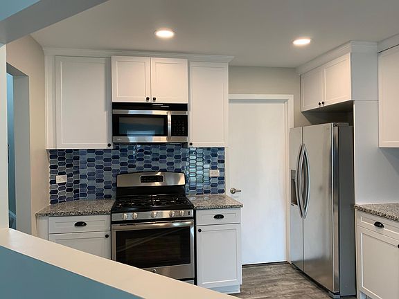 KITCHEN ( ENTRANCE TO UTILITY AND LAUNDRY ROOM