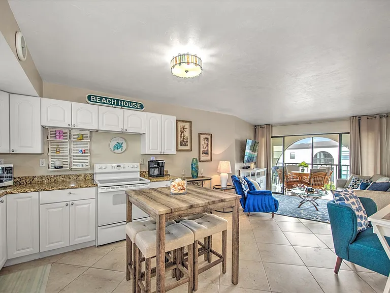 1027 Anglers Cv #B502 — Photo 2