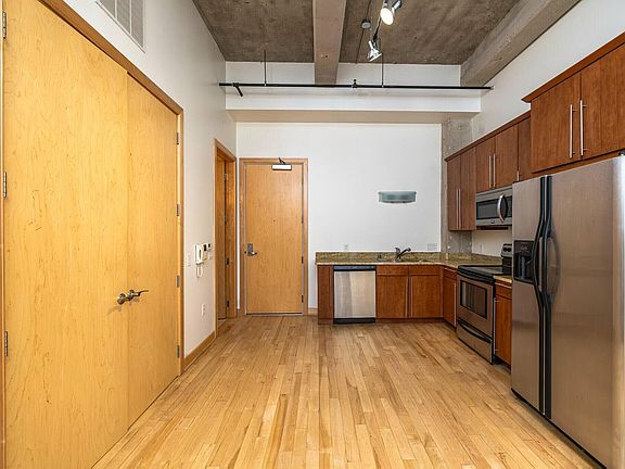 Great Cabinet Space