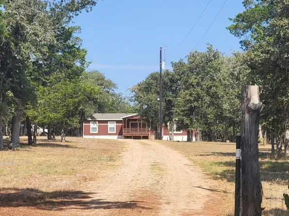 136 Lockwood Rd, Red Rock, TX 78662