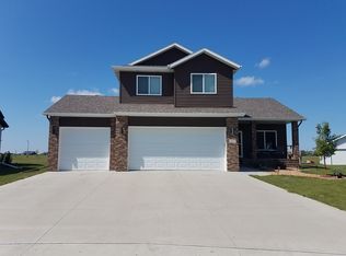 6801 24th St S, Fargo, ND 58104